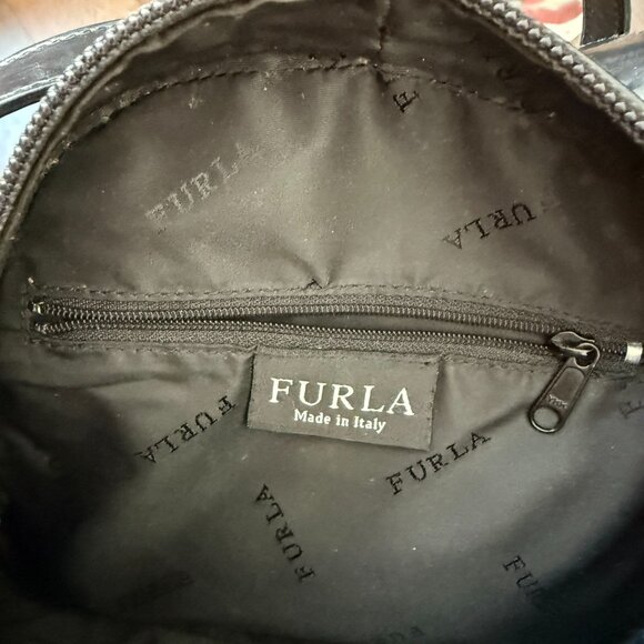 VINTAGE FURLA BLACK PATENT LEATHER CROSSBODY - Picture 6 of 6